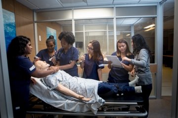Mercy Nursing students get hands-on learning experiences at our state-of-the-art simulation labs