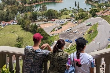 Mercy University students visit Medellin, Colombia 