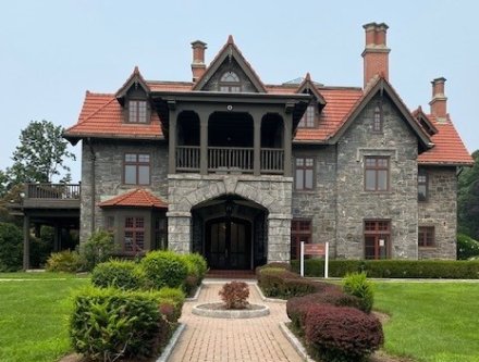 Moller House