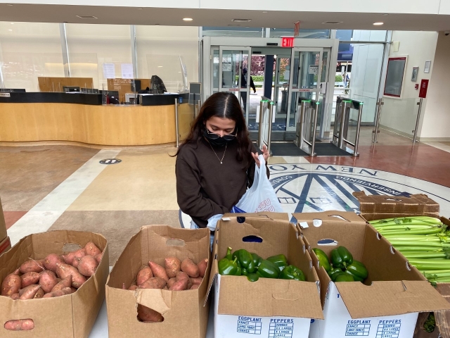 Student getting fresh produce from Mav Market